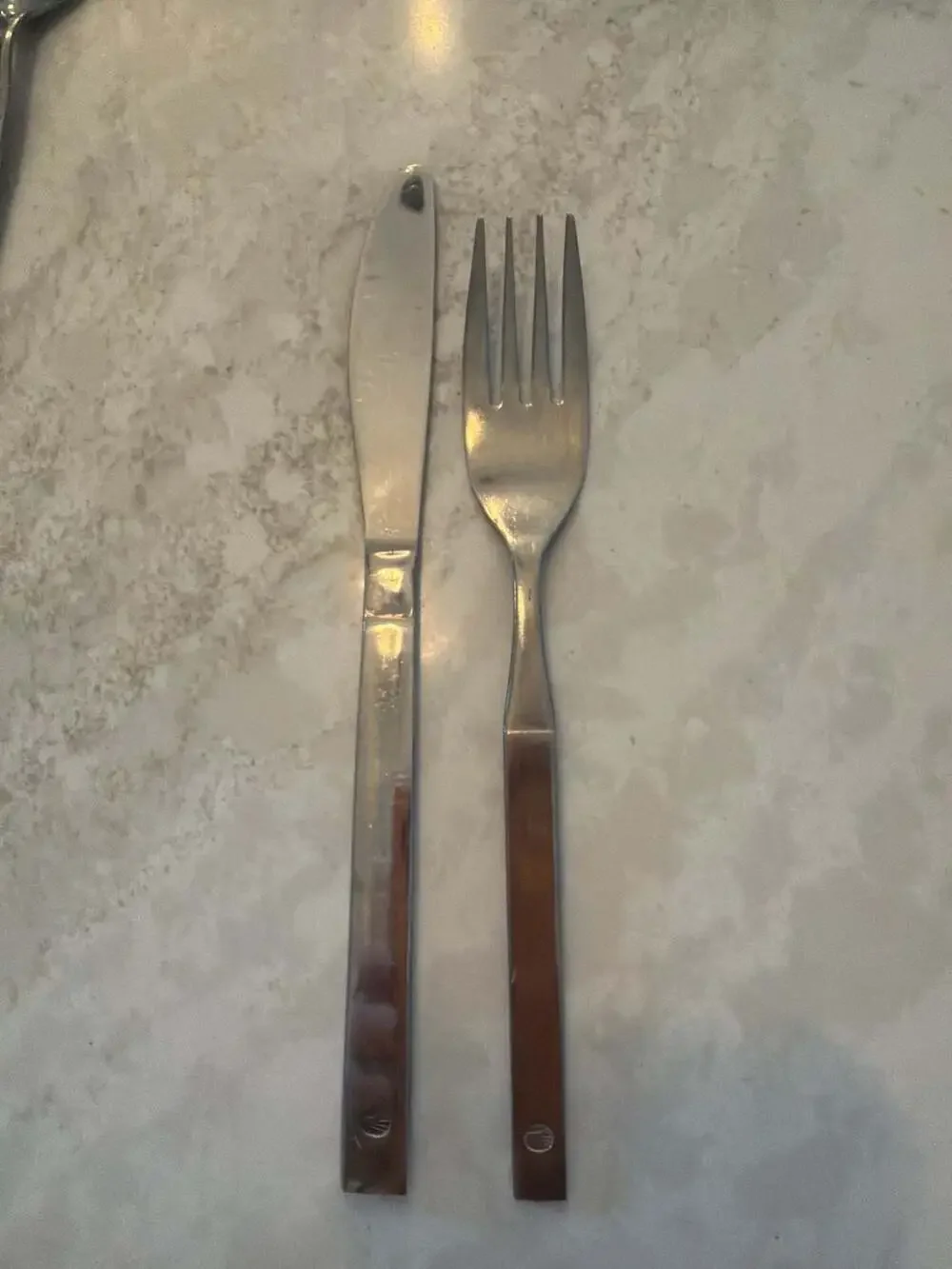 The Hallmark Collection THC Stainless Flatware Japan Sunburst Pattern Dinner Kni